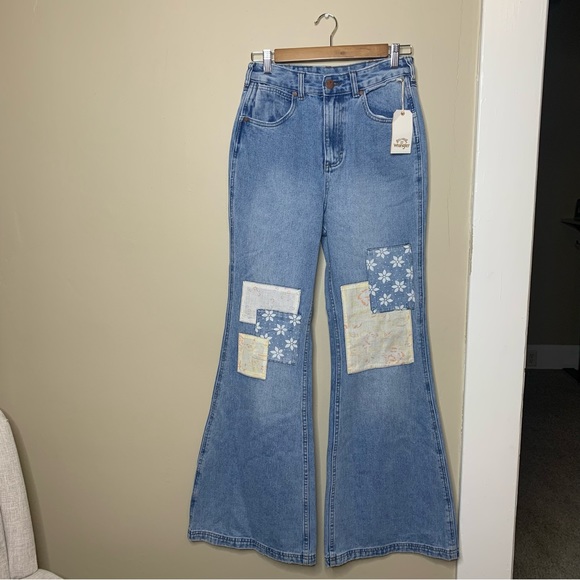 NWT Wrangler x Billabong Bell Bottom Flare Straight Crop Patchwork Jeans Size 28 - Picture 7 of 11